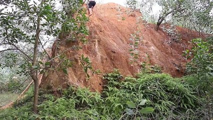 Construir Undergroud Hut System e piscina no penhasco para evitar a vida selvagem (vídeo completo