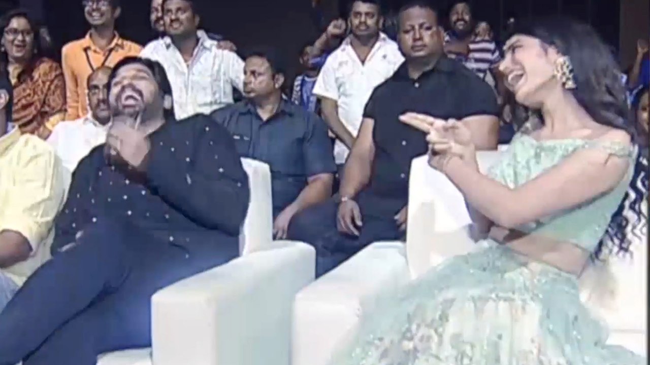 Priya Prakash Varrior Cute Winkle At Allu Arjun @Lovers Day Movie Audio Launch | Filmibeat Telugu