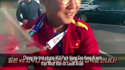 Thầy Park hớn hở trả lời phỏng vấn