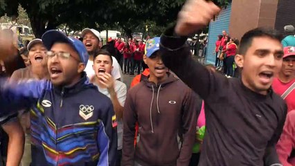 Des Vénézuéliens descendent dans la rue pour soutenir Maduro