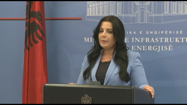Ora News - Ngrihen kontratat jo operative të ndërtimeve të Hidrocentraleve