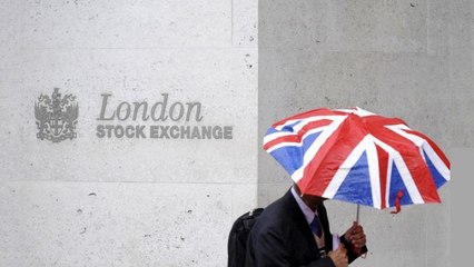 Vodafone, oil stocks drag FTSE lower for third session