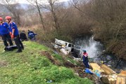 Otomobil Dereye Uçtu: 3 Ölü, 2 Yaralı