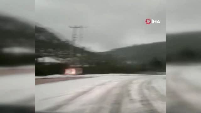 Korkuteli'ni Dolu ve Sağanak Vurdu... Yollar Göle Döndü