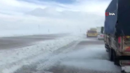 Sivas'ta Şiddetli Tipi ve Fırtına Ulaşımda Aksamalara Neden Oluyor