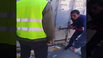 إحباط تهريب عدسات لاصقة وساعات يد للبلاد بدون تصريح