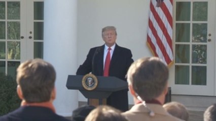 Trump cede y acuerda la reapertura temporal de la administración