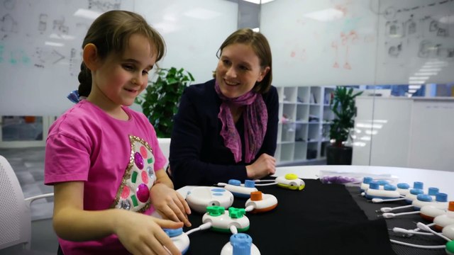 Code Jumper, el lenguaje de programación físico de Microsoft para niños ciegos