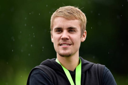 Justin Bieber Receives Backlash After Supporting Chris Brown