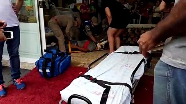 Homem cai de mais de seis metros de altura em empresa no Centro