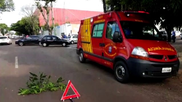 Mulher fica ferida após colisão entre carros no Coqueiral