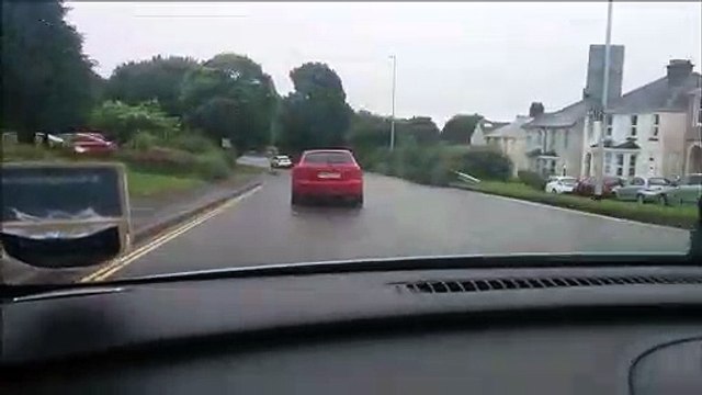 Un essuie-glace qui essuie à l'envers... Bizarre