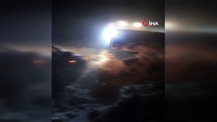 Tipide mahsur kalan 14 kişi jandarma tarafından kurtarıldı