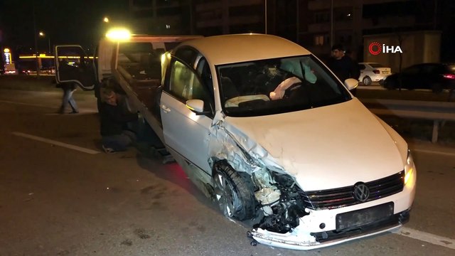 Feci kazada iki otomobil kafa kafaya çarpıştı: 3 yaralı