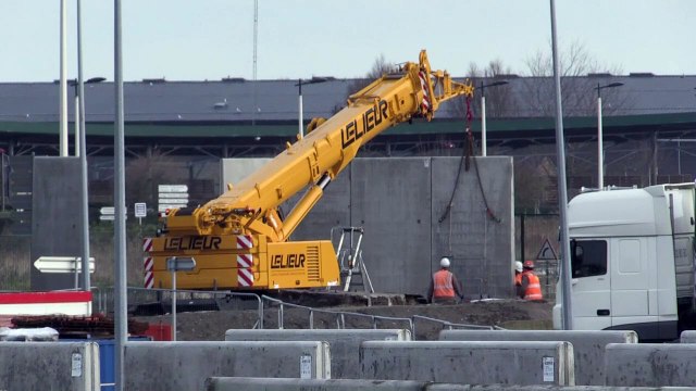 Migrants: un nouveau mur anti-intrusions à Calais