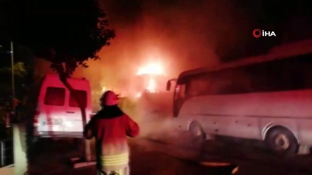 Bahçelievler'de alev alev yanan midibüs kamerada
