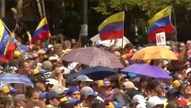 انقسام بالشارع الفنزويلي بين تنحي مادورو ودعم واشنطن لغوايدو