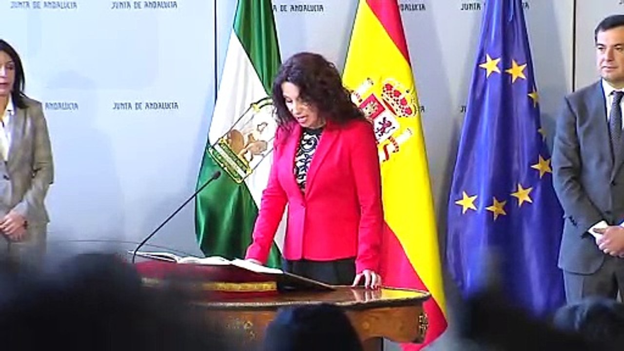 Los 11 consejeros andaluces toman posesión de su cargo entre anécdotas