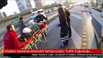 İstanbul-Kartal'da Otomobil Refüje Çarptı; Trafik Yoğunluğu Oluştu