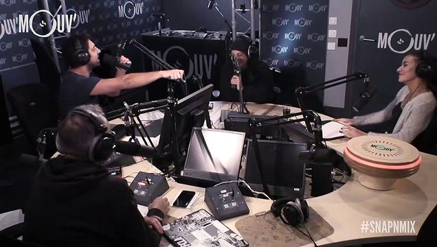 MELHA BEDIA joue au Tu sors avec Booba ou pas ?