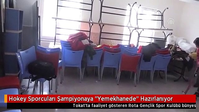 Hokey Sporcuları Şampiyonaya Yemekhanede Hazırlanıyor