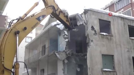 Muş'ta Metruk Binaların Yıkımına Başlandı