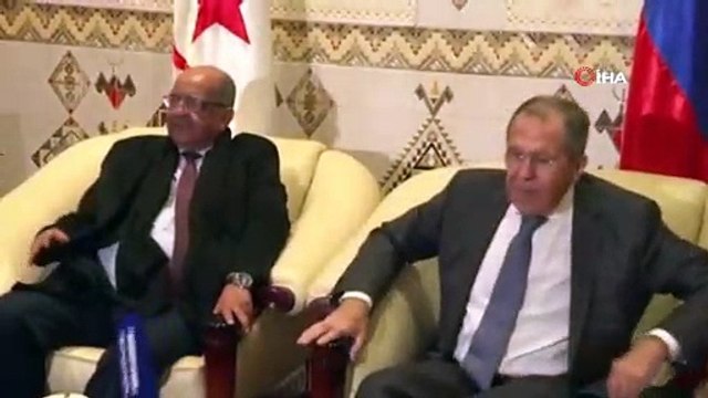 - Rusya Dışişleri Bakanı Lavrov Mikrofonla Tokalaştı
