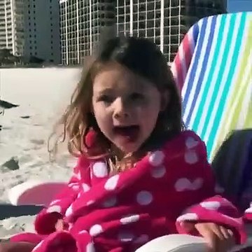 Une compilation de vidéos des enfants réagissant aux animaux