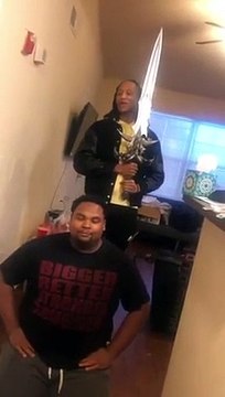 Подарил другу меч)))