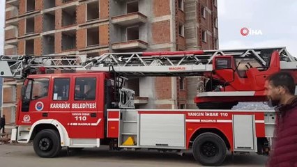 Ehliyetsiz Yakalanınca Eşi ve Çocuklarını Araçta Bırakıp İnşaata Çıktı