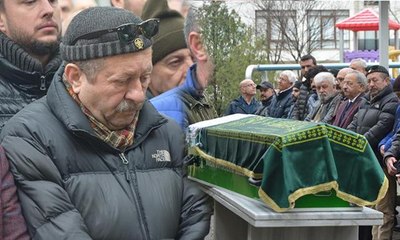 Erkan Can ağabeyini son yolculuğuna böyle uğurladı