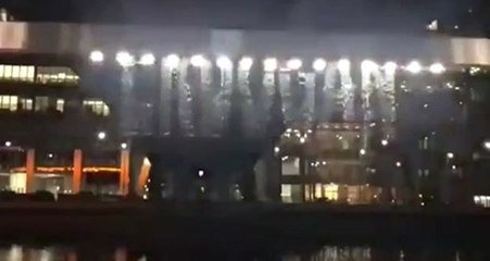 Londra'da Skandal! "Erdoğan Akademisyenleri Öldürüyor" Yazısı Duvara Yansıtıldı