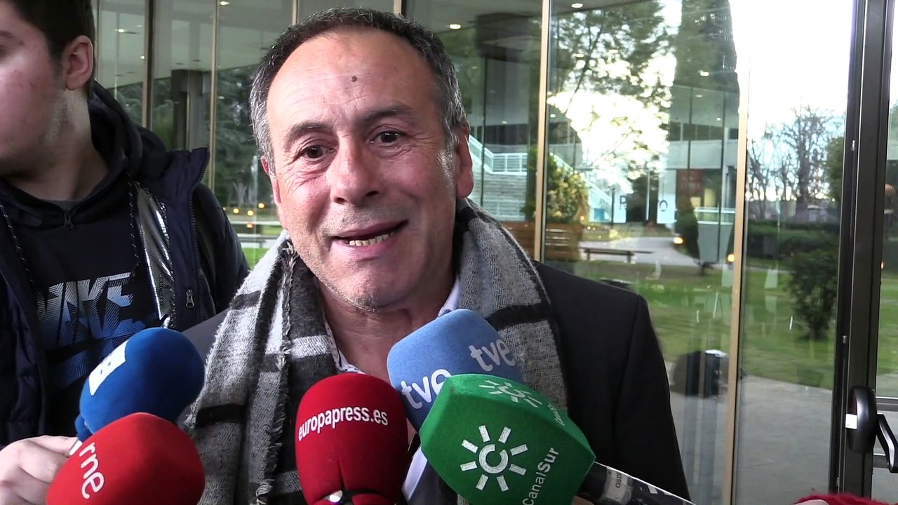 Numerosos rostros conocidos dan el último adiós a Elio Berhanyer