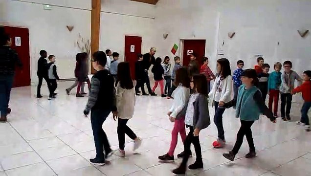 CE2A Début Danse Bretonne 2