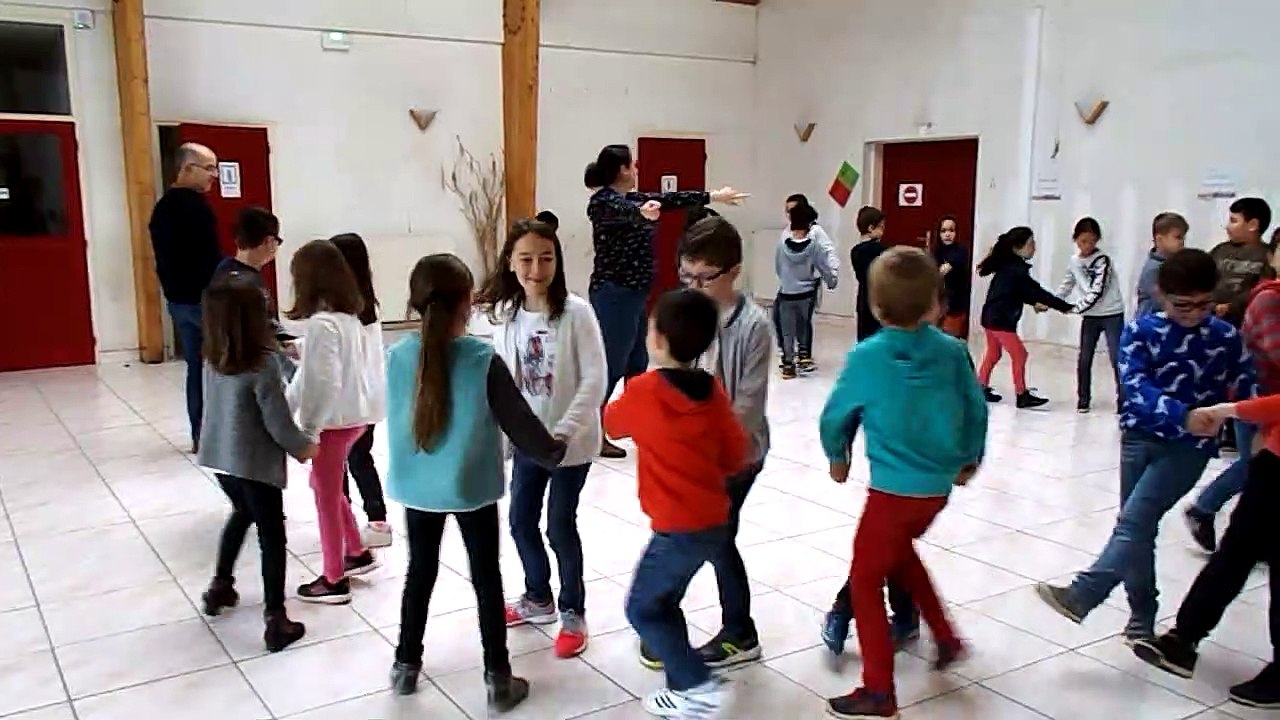 CE2A Début Danse Bretonne 3