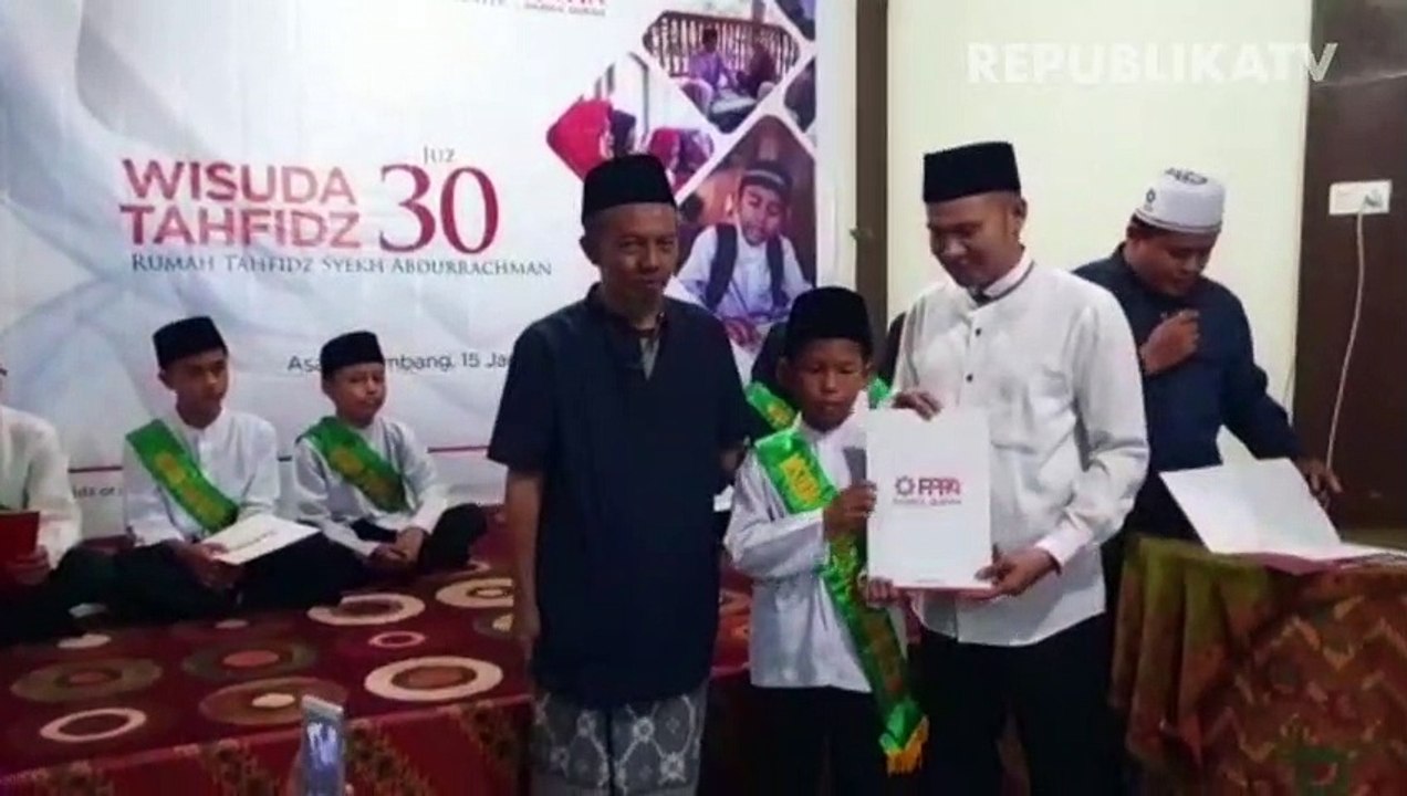 PPPA Daarul Quran Wisuda Tujuh Hafidz Quran di Sumatra Barat