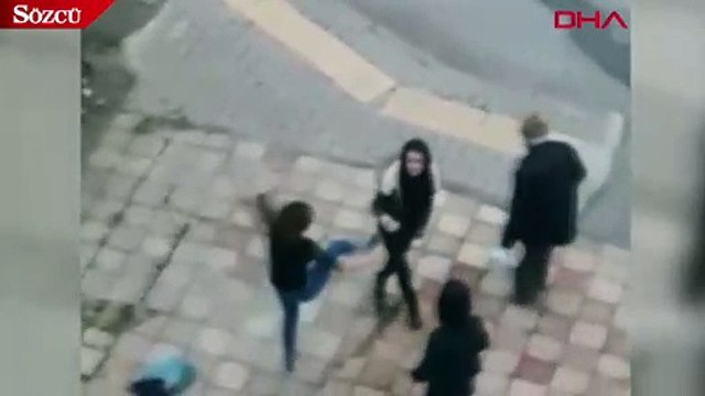 Kızların saç saça baş başa kavgası kamerada