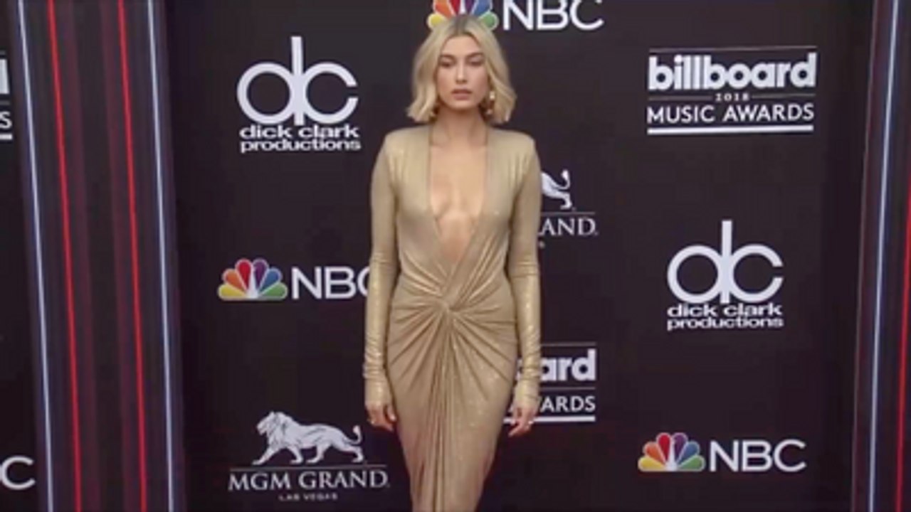 Hailey Baldwin's Stunning Lips
