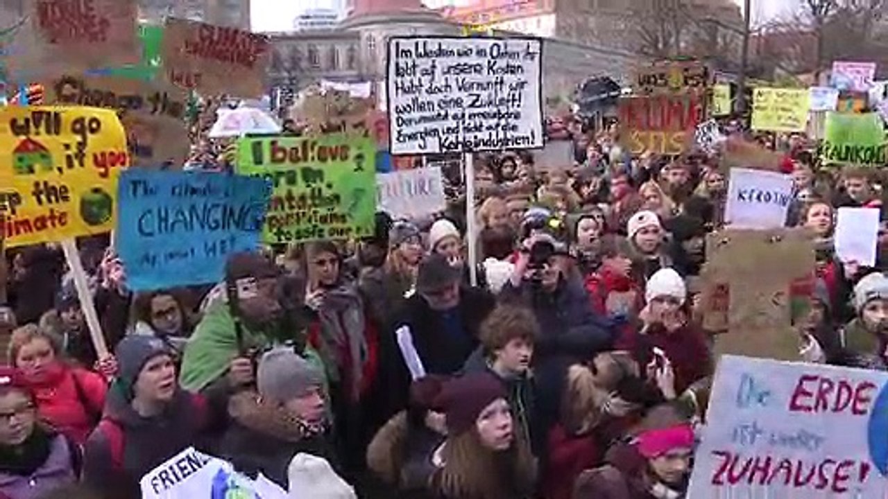 Schüler buhen Altmaier bei Klimademo aus