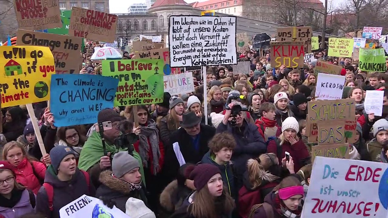 Schüler buhen Altmaier bei Klimademo aus