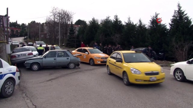 Direksiyon hakimiyetini kaybeden kadın sürücü korkuluğa çarparak durabildi