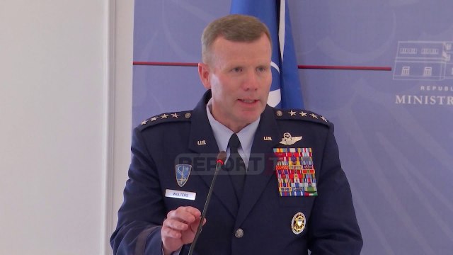 Report Tv-Fluturimi i 5 avionëve luftarakë të NATO-s dje mbi Tiranë