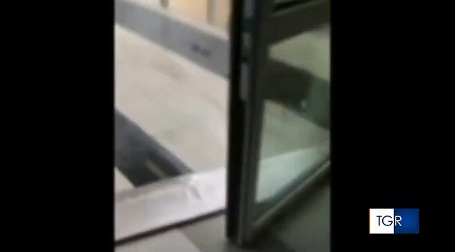 Bari: piove nella nuova sede della Regione Puglia costata 58 milioni, non bastavano le plafoniere d'oro