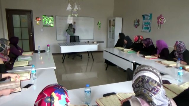 Okuma yazma bilmeyen kadın Kur'an okumayı öğrendi - KONYA