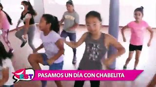 Isabel es la profesora de baile de la hija de Christian