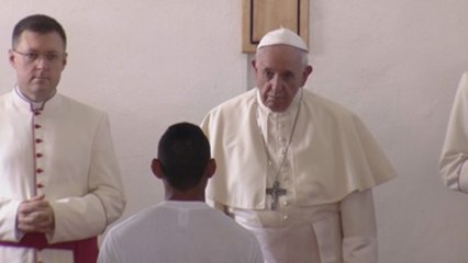El papa entre los "peregrinos" sin libertad de cárcel de menores en Panamá