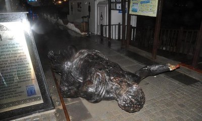 Didim'de fırtına: Poseidon heykeli devrildi