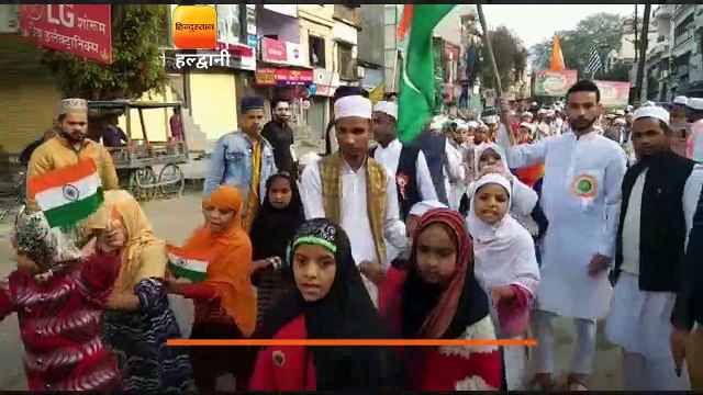 गणतंत्र दिवस पर के मौके पर मदरसा जियाउल उलूम के छात्र छात्राओं ने प्रभात फेरी निकाली