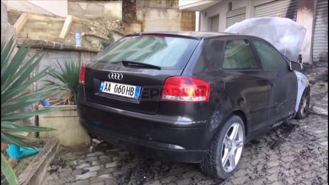 Vlorë/ 'Smarti' merr flakë, digjen edhe 2 makina të tjera