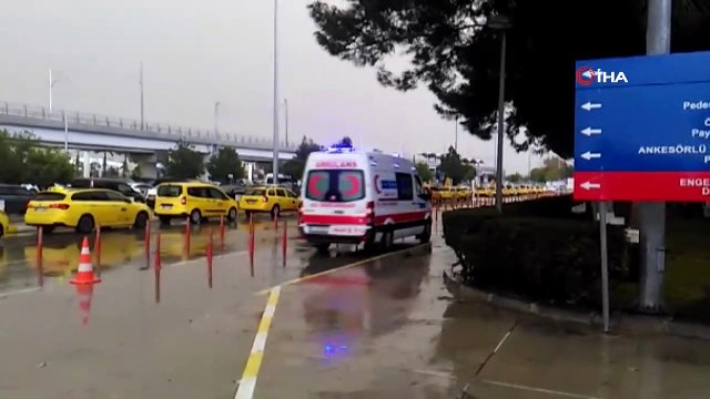 Antalya Havalimanı'nda hortum sebebiyle servis otobüsü devrildi